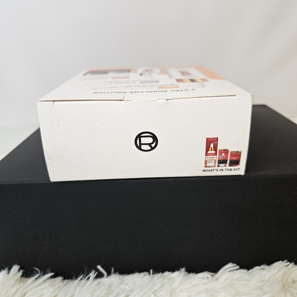 L'Oréal Revitalift C The Glow Kit - Picture 5 of 13